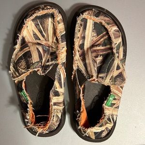 Sanuk camo sidewalk surfer shoes size 11 toddler